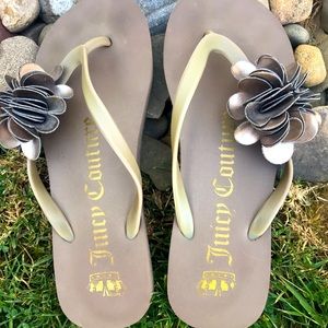 Juicy Couture petal Metallic Napa flower flip flop size 9.